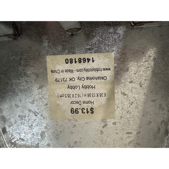 Bathroom Items - Picture 4 of 4